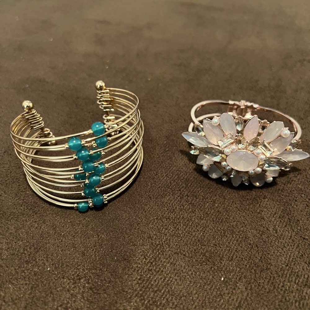 Buy 2 bracelets and get 2 FREE —- NEVER WORN